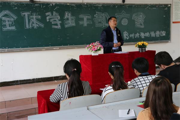 蔡雄老师发表讲话